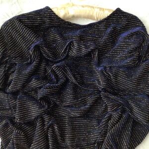 Stretchy dress with golden thread